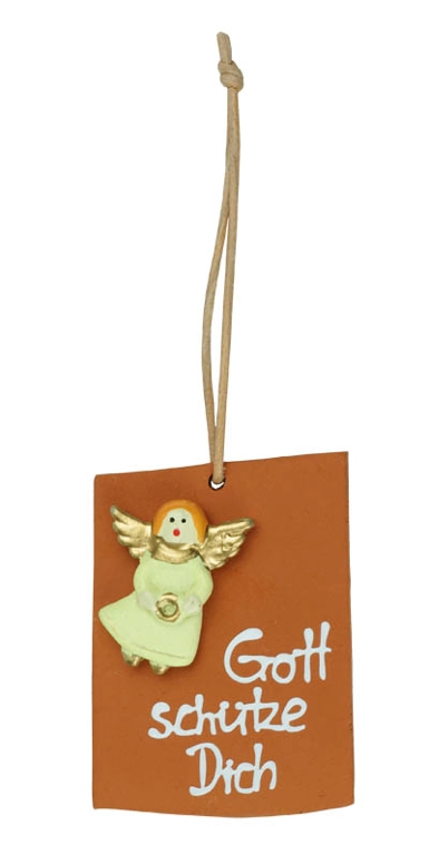 Ein brauner Tonanhänger mit der Aufschrift "Gott schütze Dich" und einem Engel